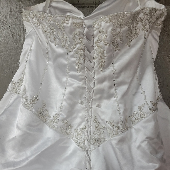 Gorgeous beaded wedding gown dress - Picture 4 of 4